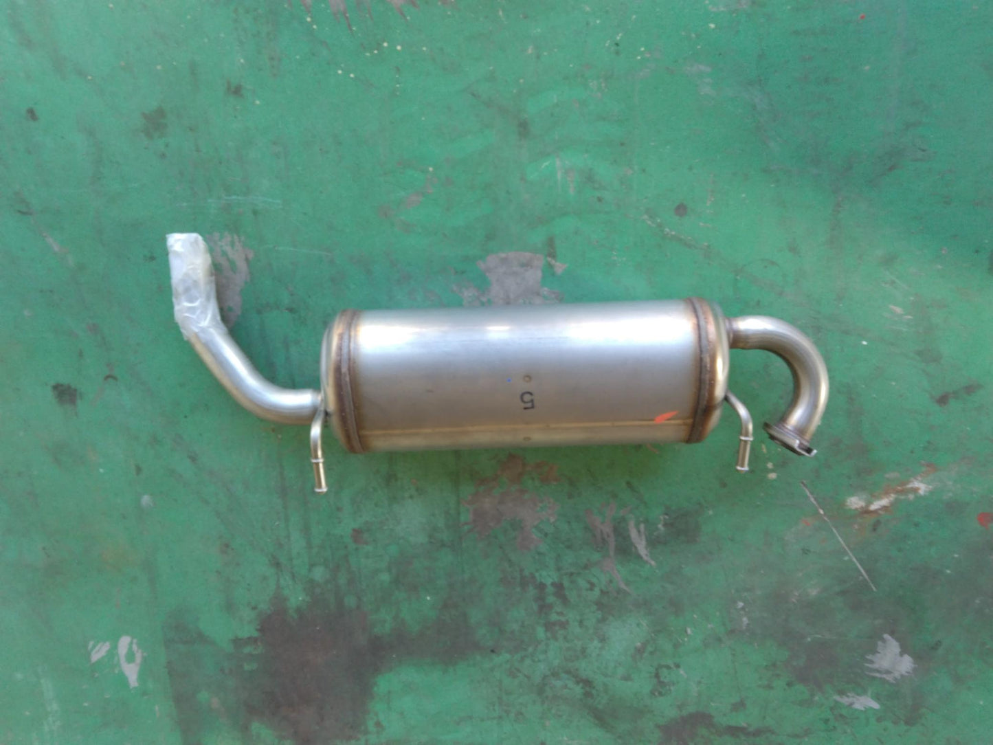マフラー　スズキ　77R-M01　純正　ジムニー　3BA-JB64Wで使用　（中古）