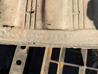 タイヤ　油圧ショベル　ゴムクローラー　2本セット　400x72x72.5P　ユンボHD140SEVで使用（中古）