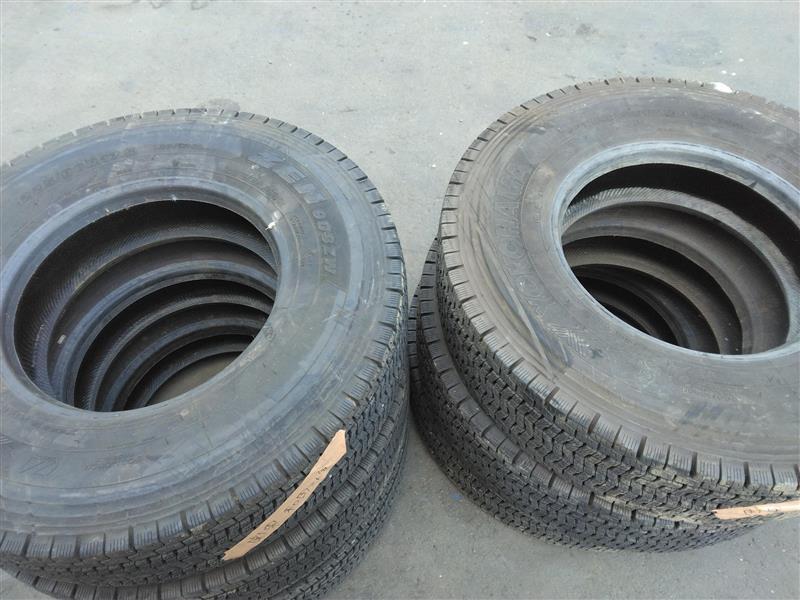 タイヤ　スタッドレスタイヤ　６本　YOKOHAMA （ヨコハマ）225/90R17.5（中古）