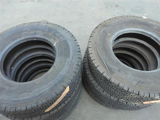タイヤ　スタッドレスタイヤ　６本　YOKOHAMA （ヨコハマ）225/90R17.5（中古）