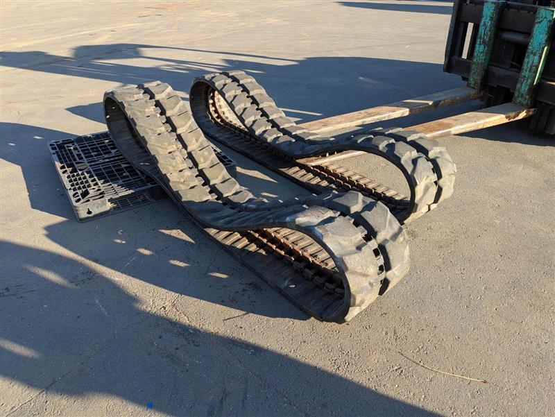 タイヤ　油圧ショベル　ゴムクローラー　2本セット　400x72x72.5P　ユンボHD140SEVで使用（中古）