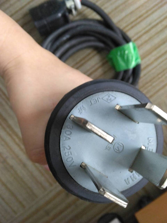 充電器 　バッテリー   端子付き　泰和電器　61FBR15SXⅡ　から取り外し（中古）