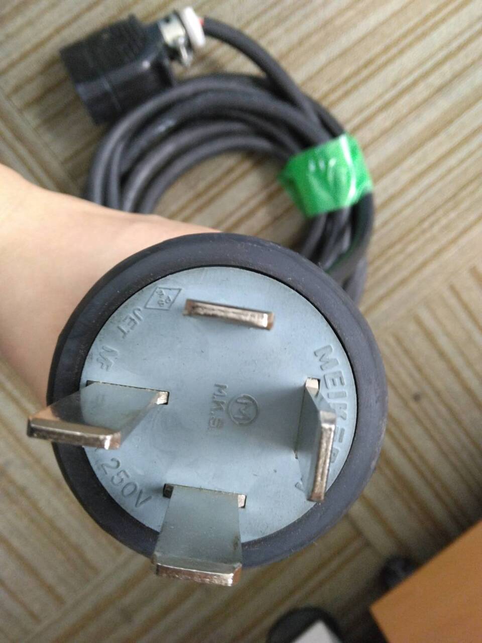 充電器 　バッテリー   端子付き　泰和電器　61FBR15SXⅡ　から取り外し（中古）