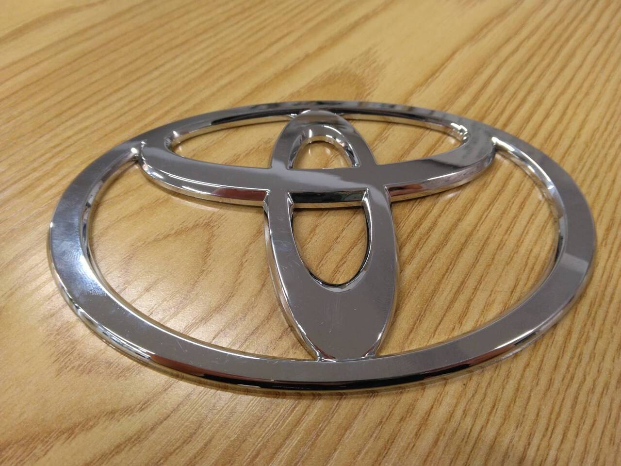 エンブレム  トヨタのエンブレム（中古）