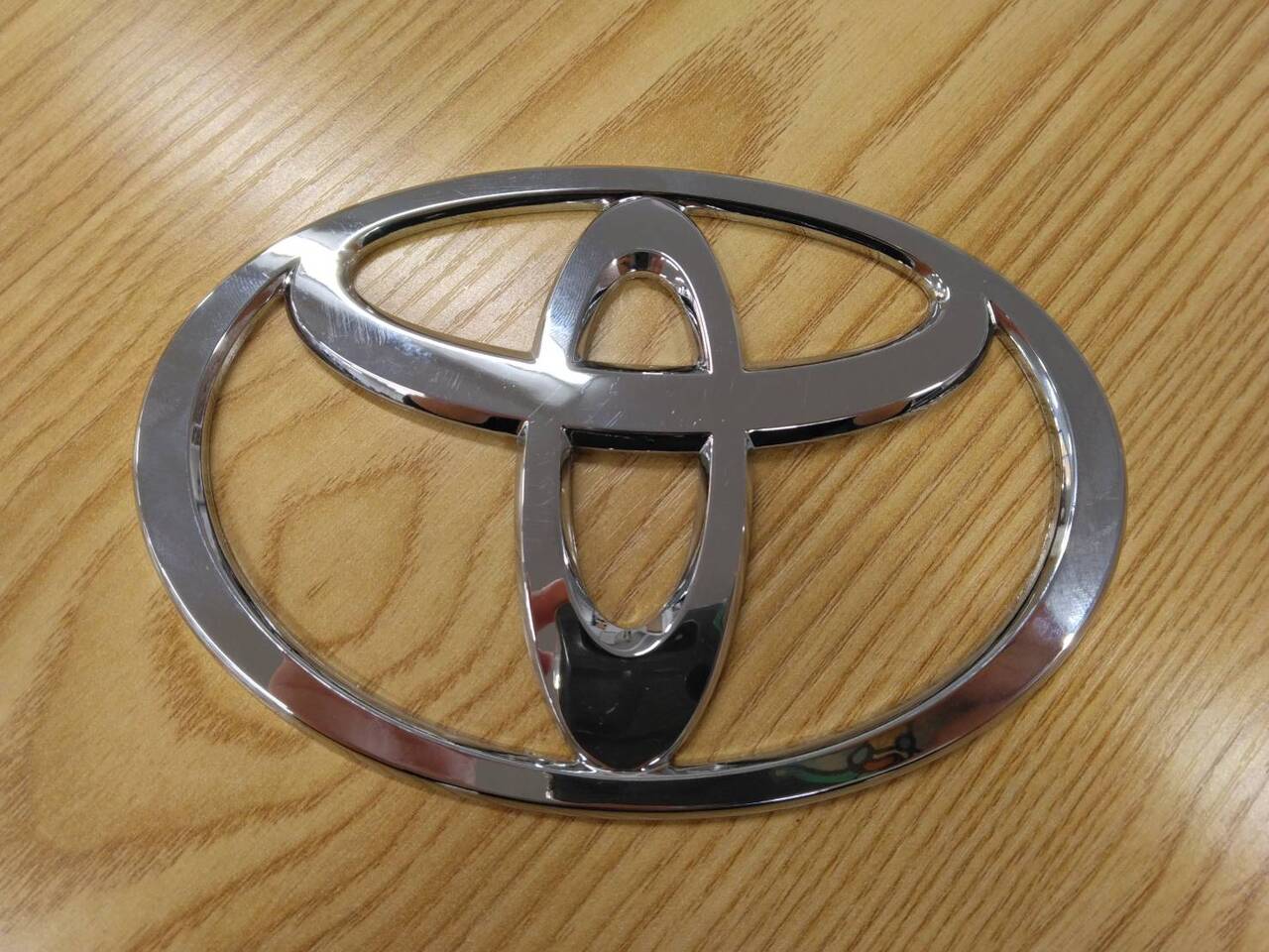 エンブレム  トヨタのエンブレム（中古）
