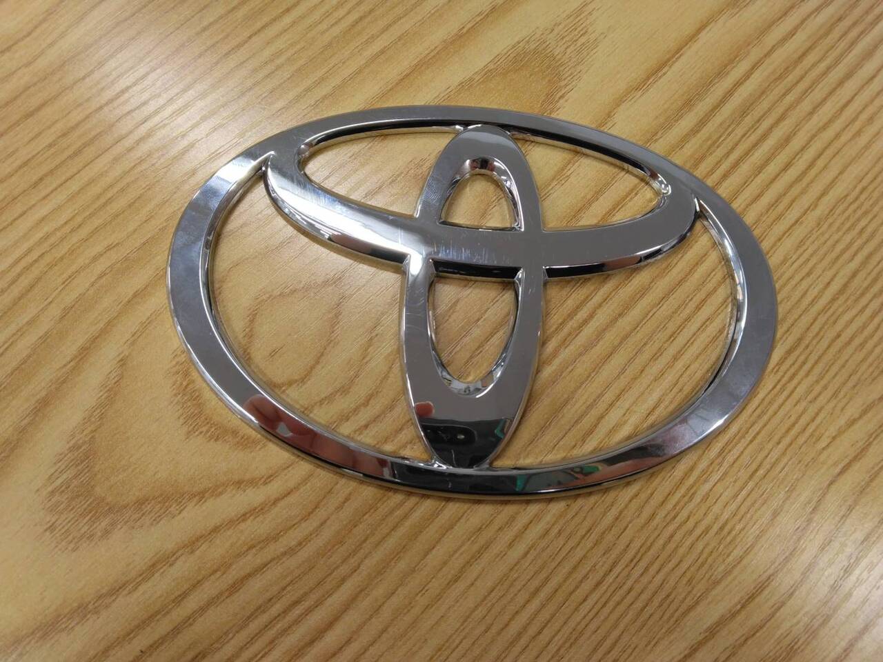 エンブレム  トヨタのエンブレム（中古）