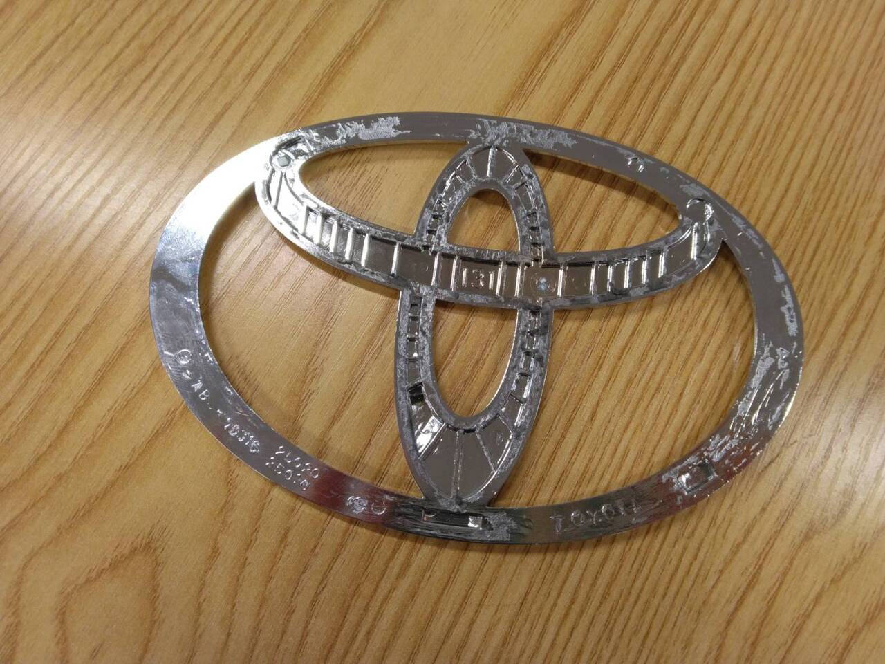 エンブレム  トヨタのエンブレム（中古）