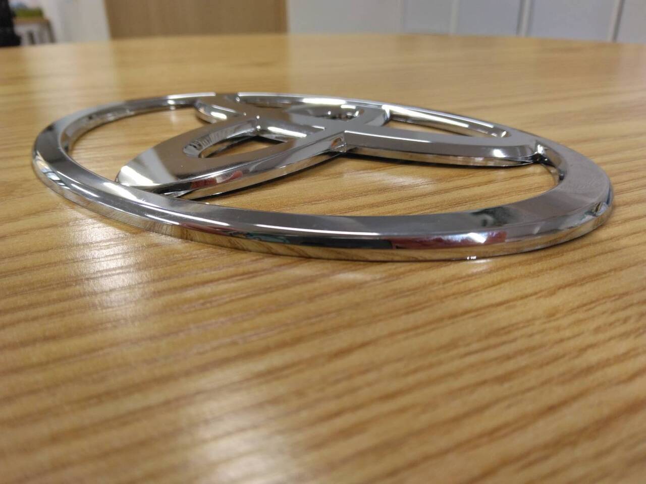エンブレム  トヨタのエンブレム（中古）