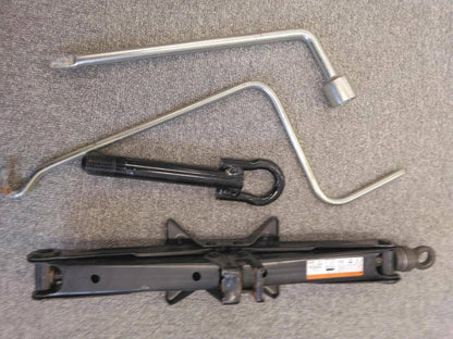 ジャッキ　工具付き　TOYOTA【数字】0.8トン（中古）