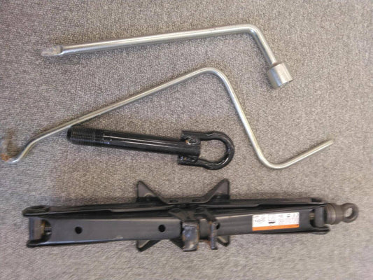 ジャッキ　工具付き　TOYOTA【数字】0.8トン（中古）