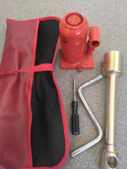 ジャッキ　工具付き（中古）