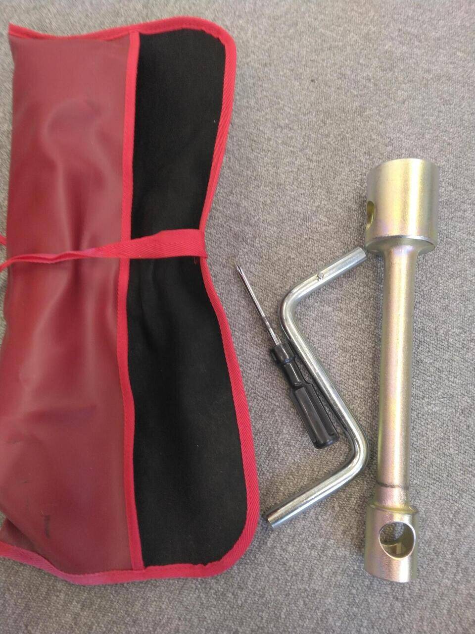 ジャッキ　工具付き（中古）