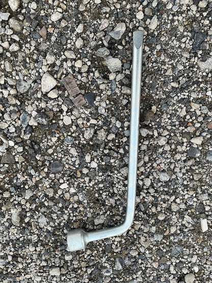 ジャッキ　工具付き（中古）