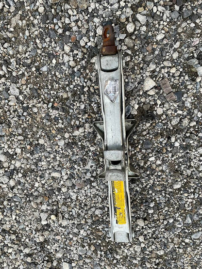 ジャッキ　工具付き（中古）