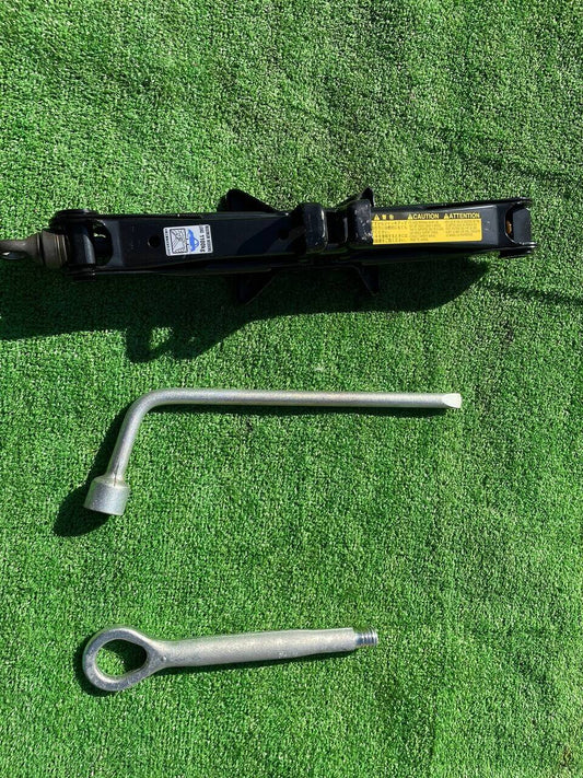 ジャッキ　　工具付き　川崎工業株式会社　1.1トン（中古）