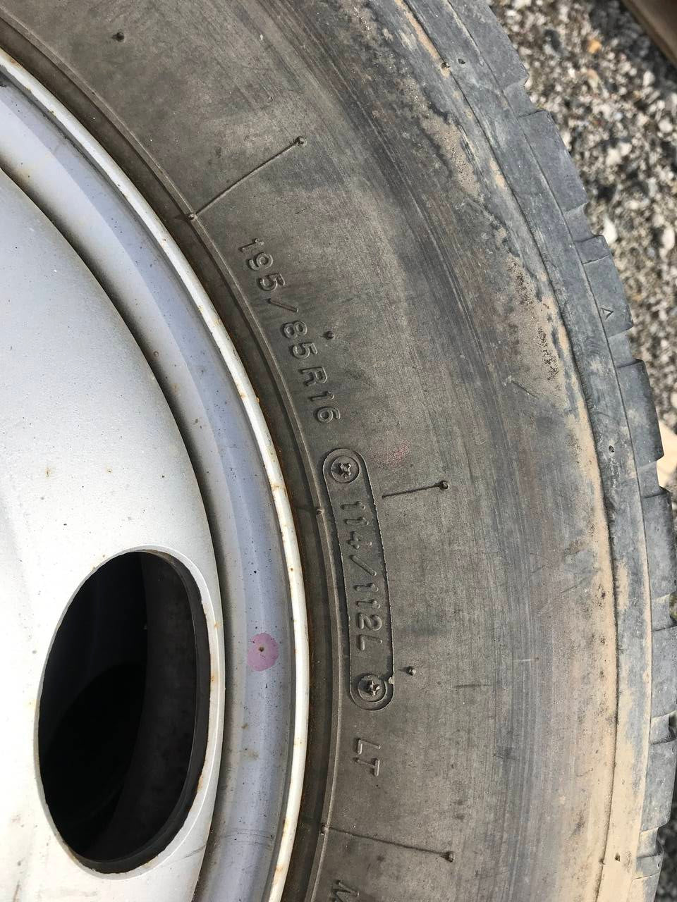 タイヤ　ヨコハマ　６本　195/85R16　　（中古）