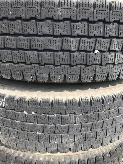 弥富纏め売り タイヤ　３本　スタッドレスタイヤ 　195/85R16 ブリジストン (中古）