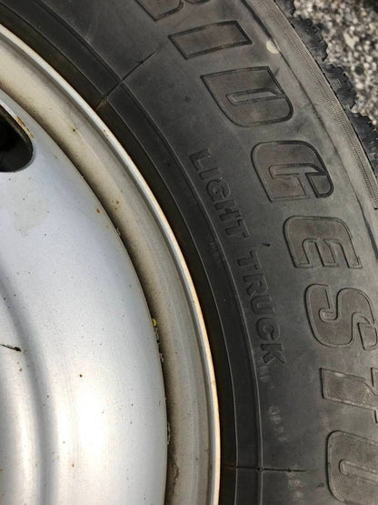 弥富纏め売り タイヤ　３本　スタッドレスタイヤ 　195/85R16 ブリジストン (中古）