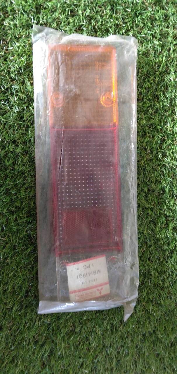 テールレンズ　【1点】■メーカー：三菱 ■型式：MB141901（中古）
