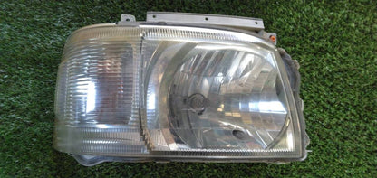 Headlight Toyota Hiace [Right] (Used)