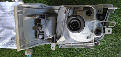 Headlight Toyota Hiace [Right] (Used)