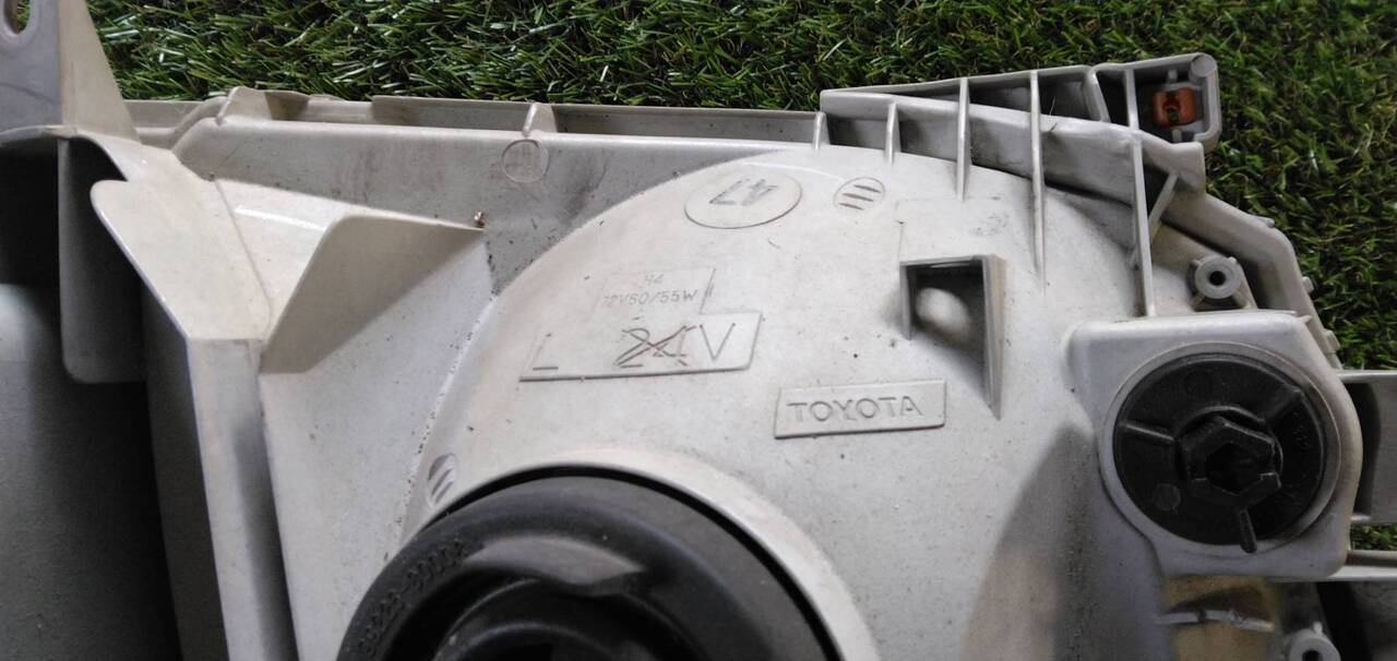 Out of spec: Toyota Hiace left headlight