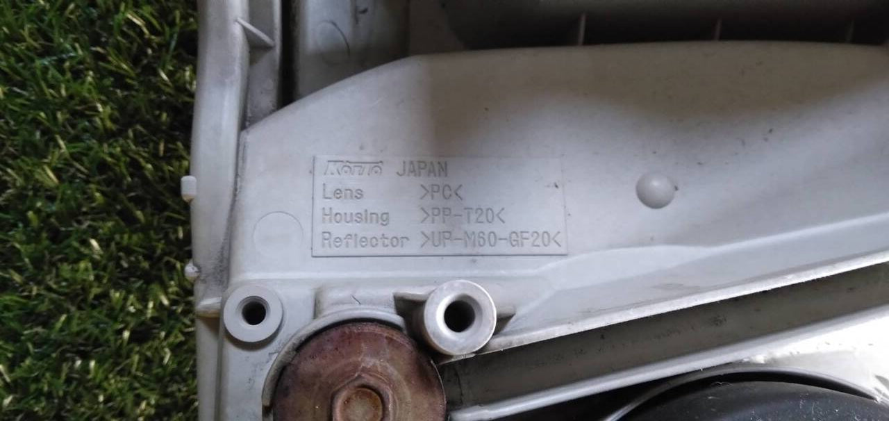 Out of spec: Toyota Hiace left headlight
