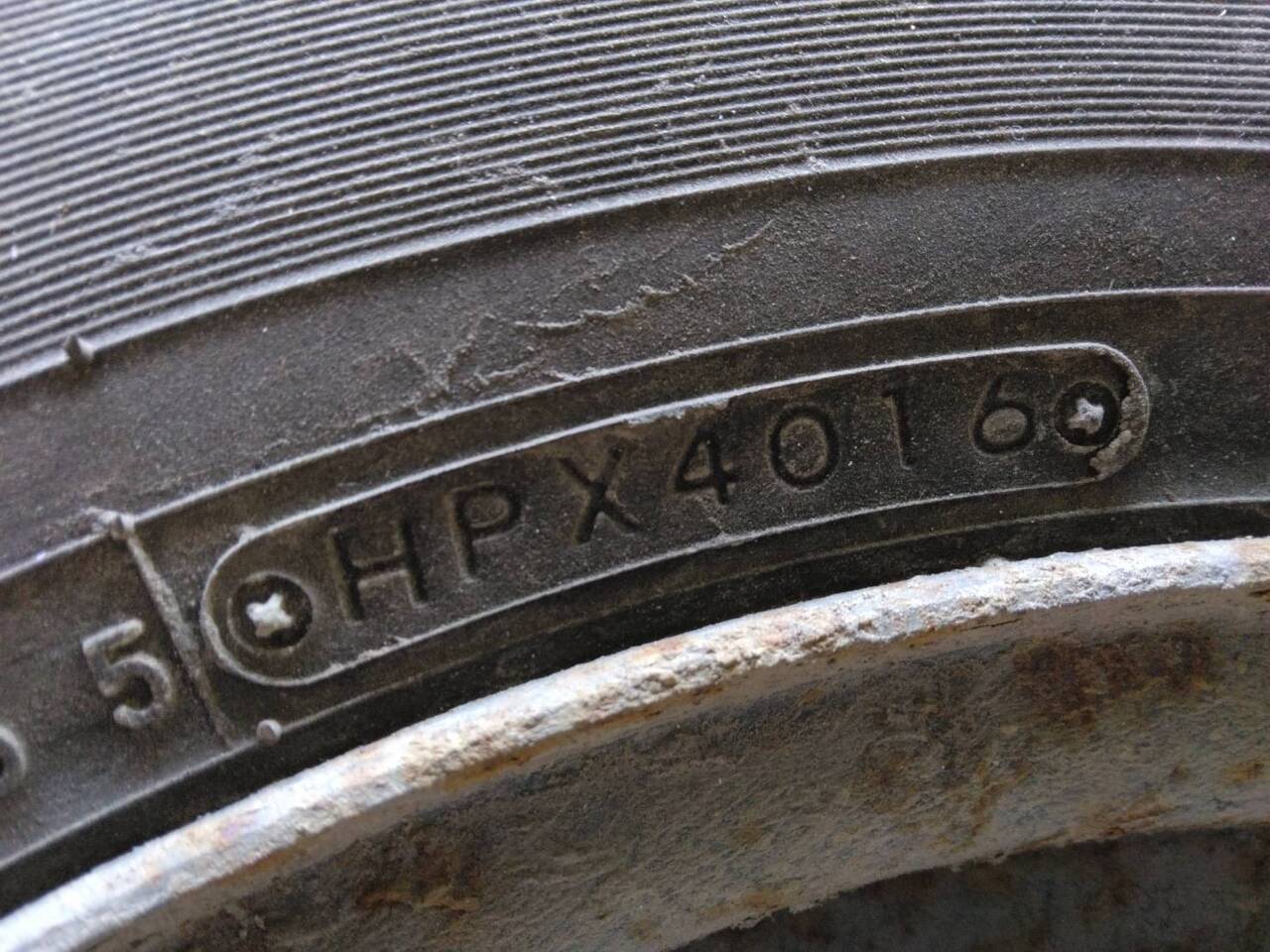 ノーマルタイヤ　2本　【MOBISYS777   2016年製】【195/80R15   107/105L LT】（中古）