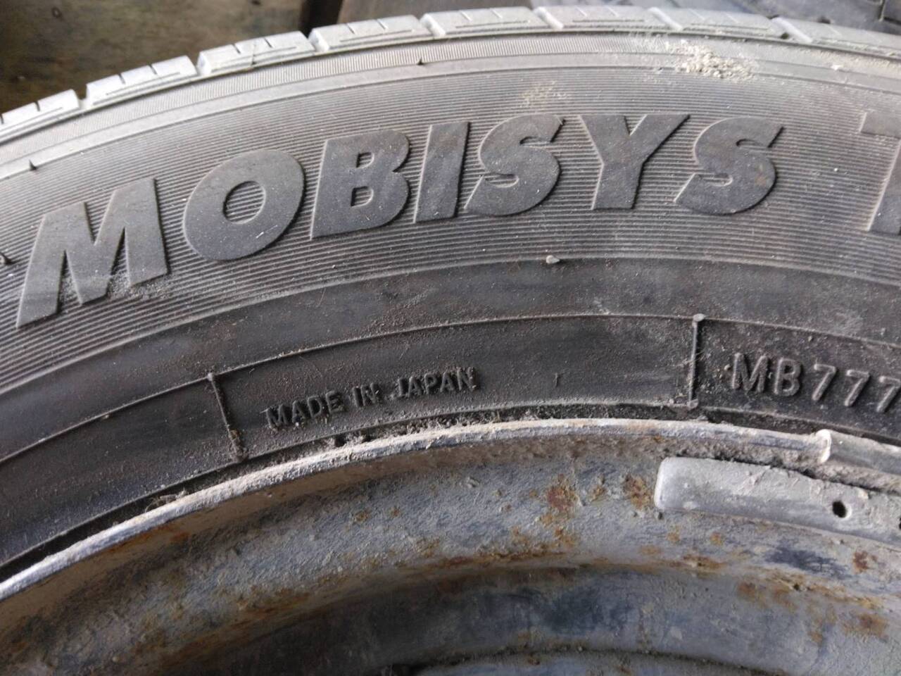 ノーマルタイヤ　2本　【MOBISYS777   2016年製】【195/80R15   107/105L LT】（中古）