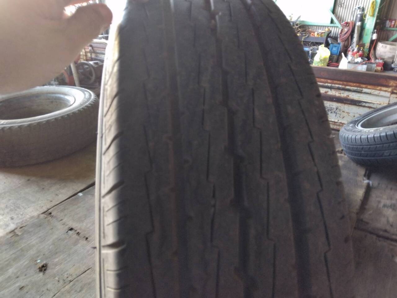 ノーマルタイヤ　2本　【MOBISYS777   2016年製】【195/80R15   107/105L LT】（中古）