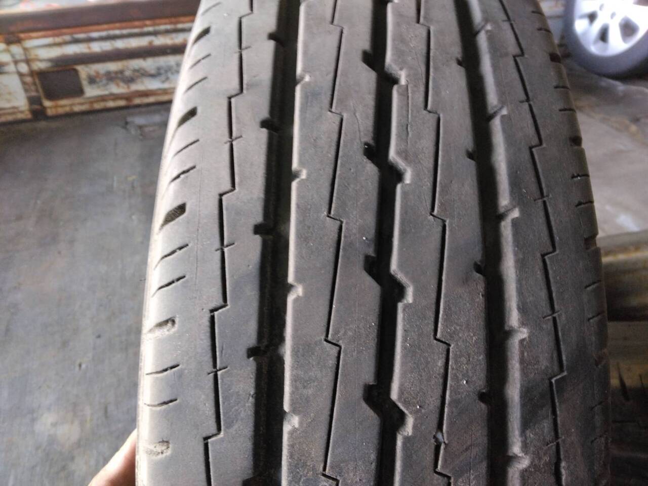 ノーマルタイヤ　2本　【MOBISYS777   2016年製】【195/80R15   107/105L LT】（中古）