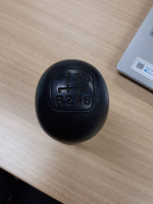 シフトノブ　6MT （中古）