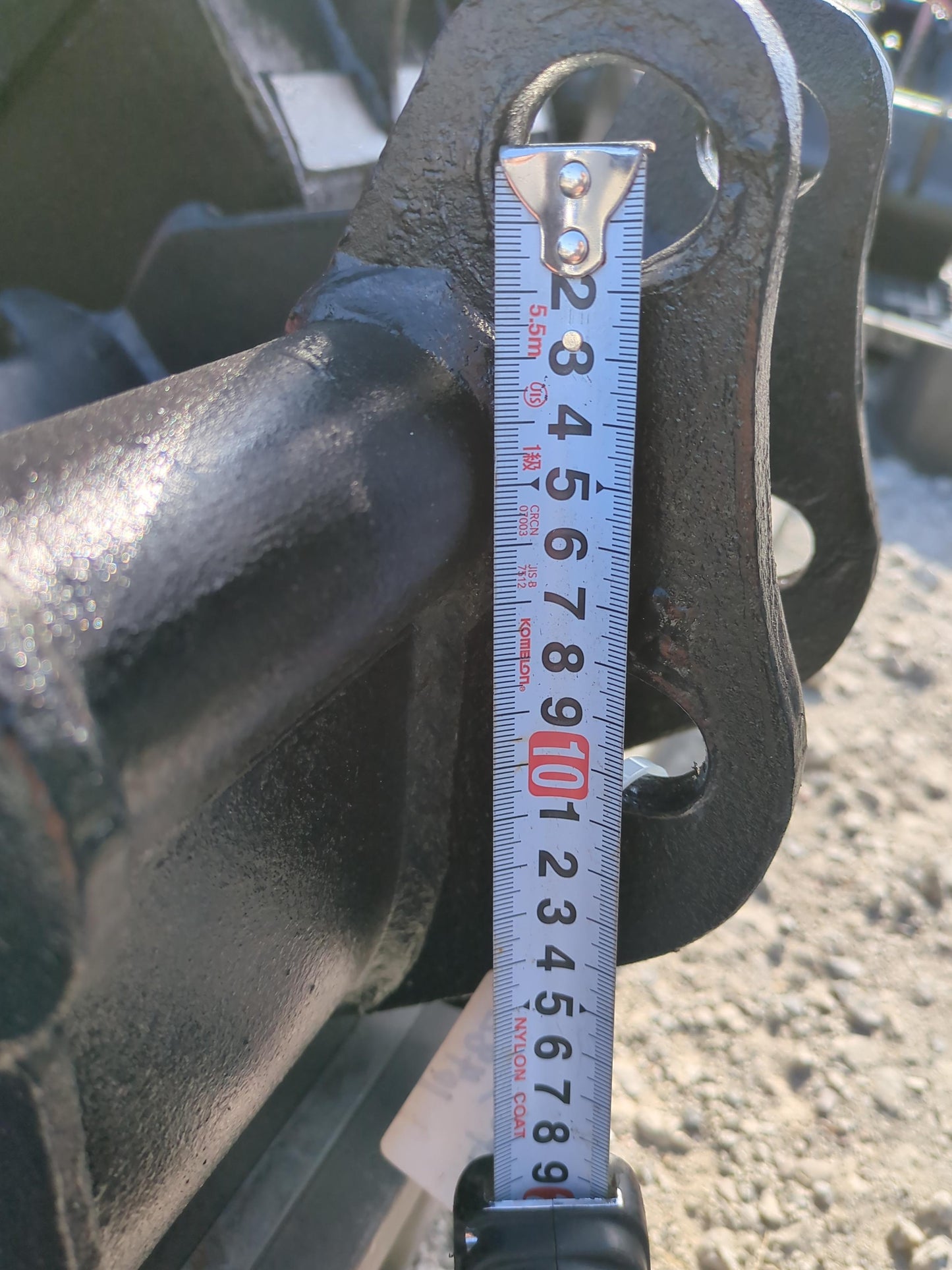 バケット　油圧ショベルバケツ　アーム幅：100mm　ピン径：30mm（中古）