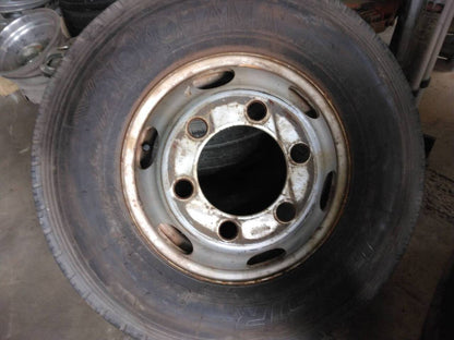 タイヤ　2本　ヨコハマタイヤ　225/85R26（中古）