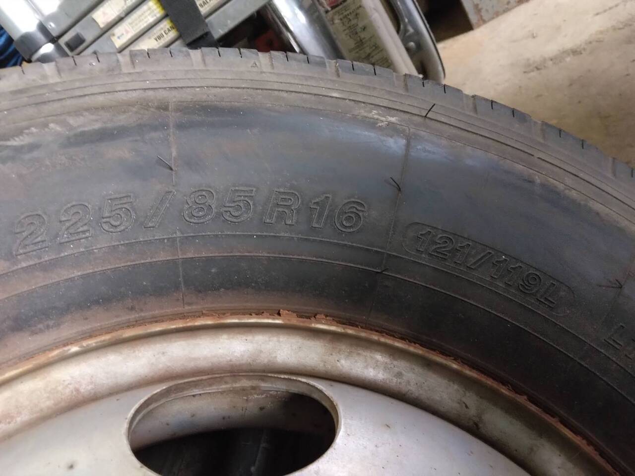 タイヤ　2本　ヨコハマタイヤ　225/85R26（中古）