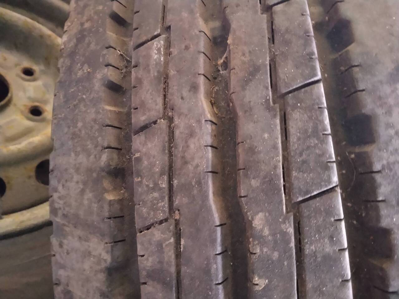 タイヤ　2本　ヨコハマタイヤ　225/85R26（中古）