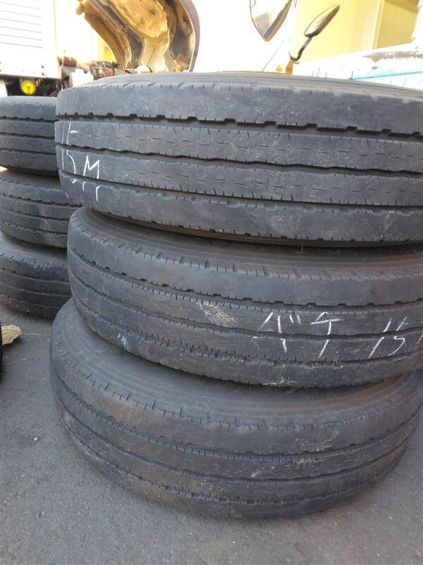 （棚卸まとめ売り）タイヤ　6本　YOKOHAMA　205/80R17.5　LDF-KDY281から取り外し（中古）