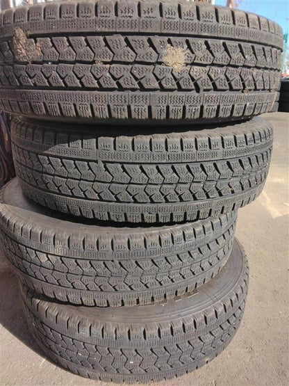 （棚卸まとめ売り）スタッドレスタイヤ　4本【BRIDGESTONE】【185/75R15】（中古）
