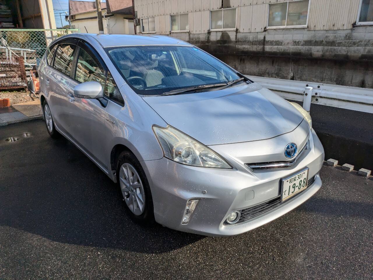 トヨタ　プリウス　　ZVW41-3327699