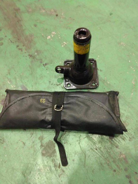 ジャッキ　工具付き　2トン（中古）