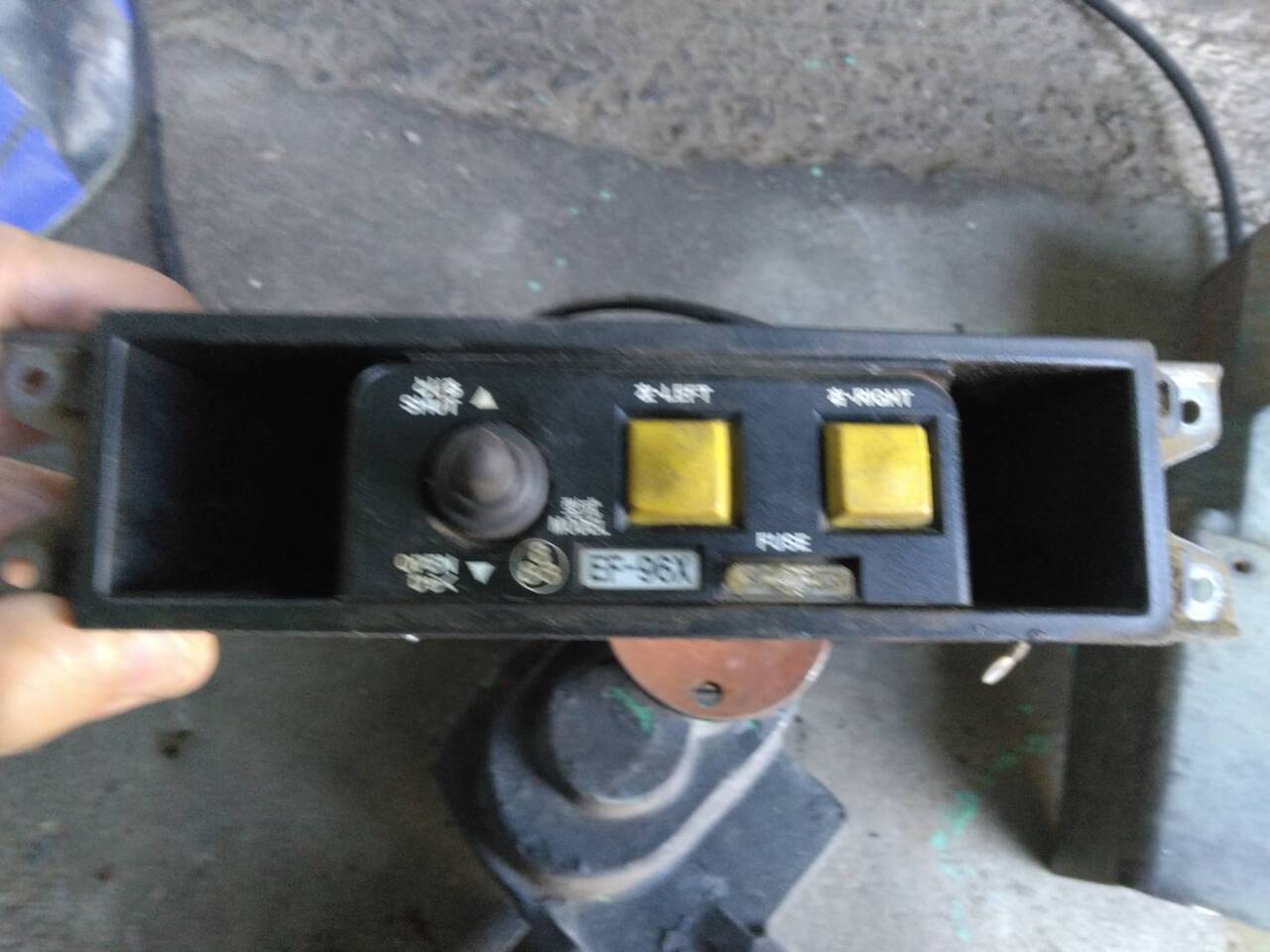 コボレーンモーター　スイッチ　KC-FV519JXDで使用　【左右セット】（中古）