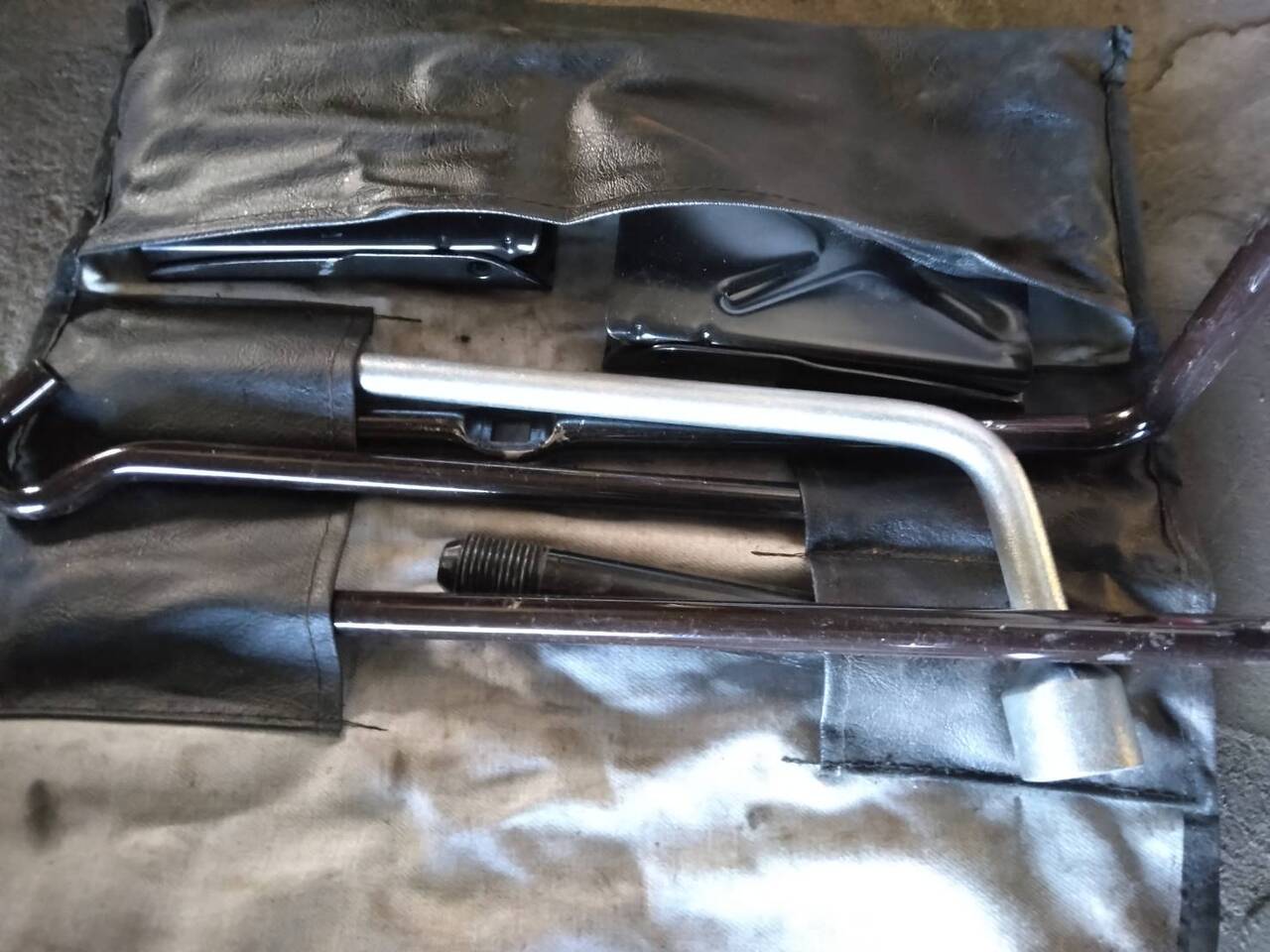 ジャッキ　工具付き（中古）