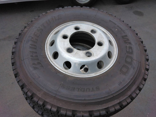 スタッドレスタイヤ　6本　BRIDGESTONE　225/90R17,5　W900（中古）