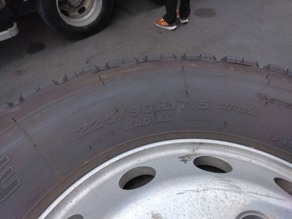 スタッドレスタイヤ　6本　BRIDGESTONE　225/90R17,5　W900（中古）