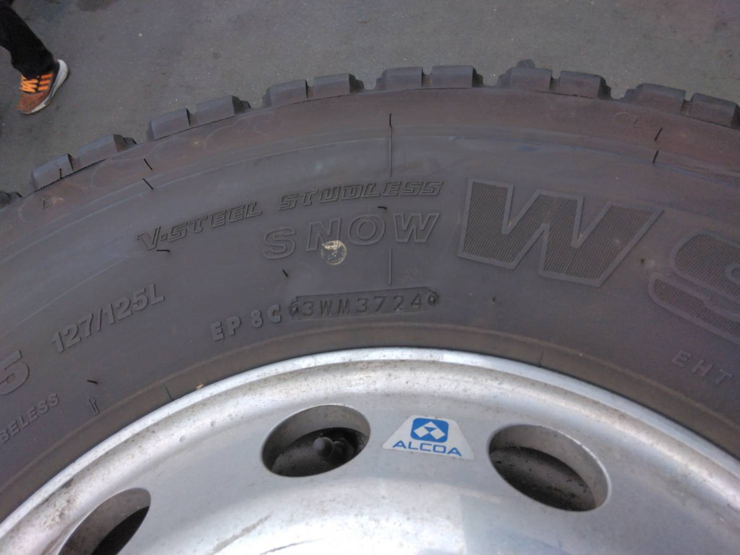 スタッドレスタイヤ　6本　BRIDGESTONE　225/90R17,5　W900（中古）