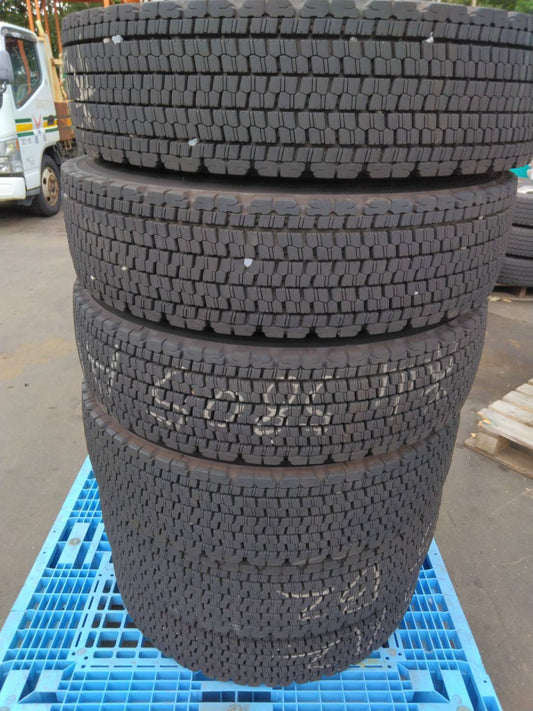 スタッドレスタイヤ　6本　BRIDGESTONE　225/80R17,5　123/122L　（中古）