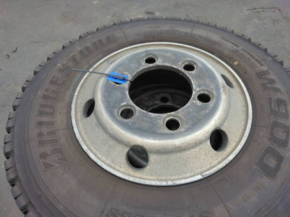 スタッドレスタイヤ　6本　BRIDGESTONE　225/80R17,5　123/122L　（中古）