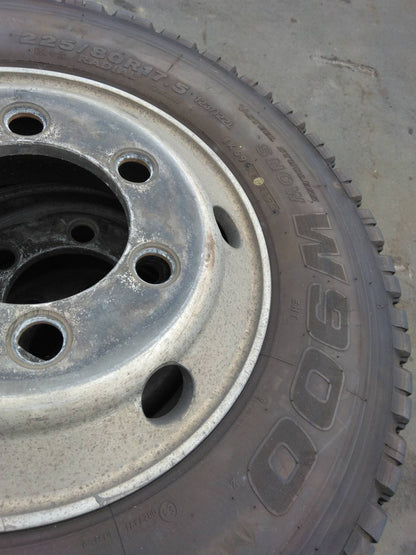 スタッドレスタイヤ　6本　BRIDGESTONE　225/80R17,5　123/122L　（中古）