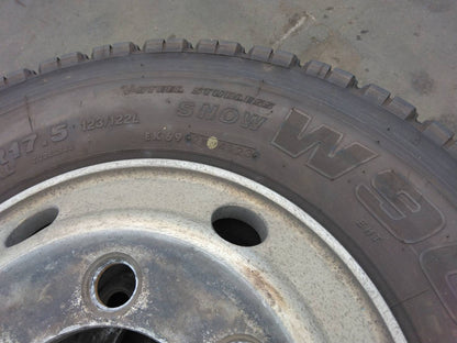スタッドレスタイヤ　6本　BRIDGESTONE　225/80R17,5　123/122L　（中古）