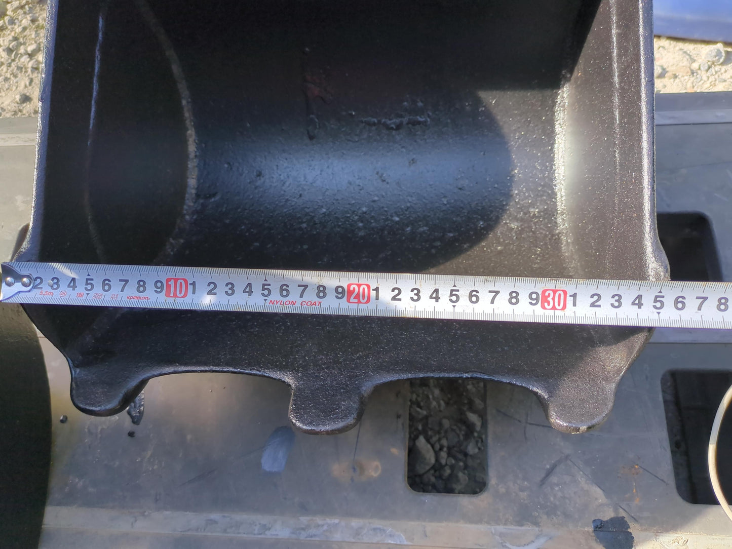 バケット　油圧ショベルバケツ　アーム幅：100mm　ピン径：30mm（中古）